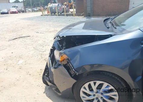 2017 Toyota Corolla Le z USA, uszkodzony, nr VIN 2T1BURHE2HC768730